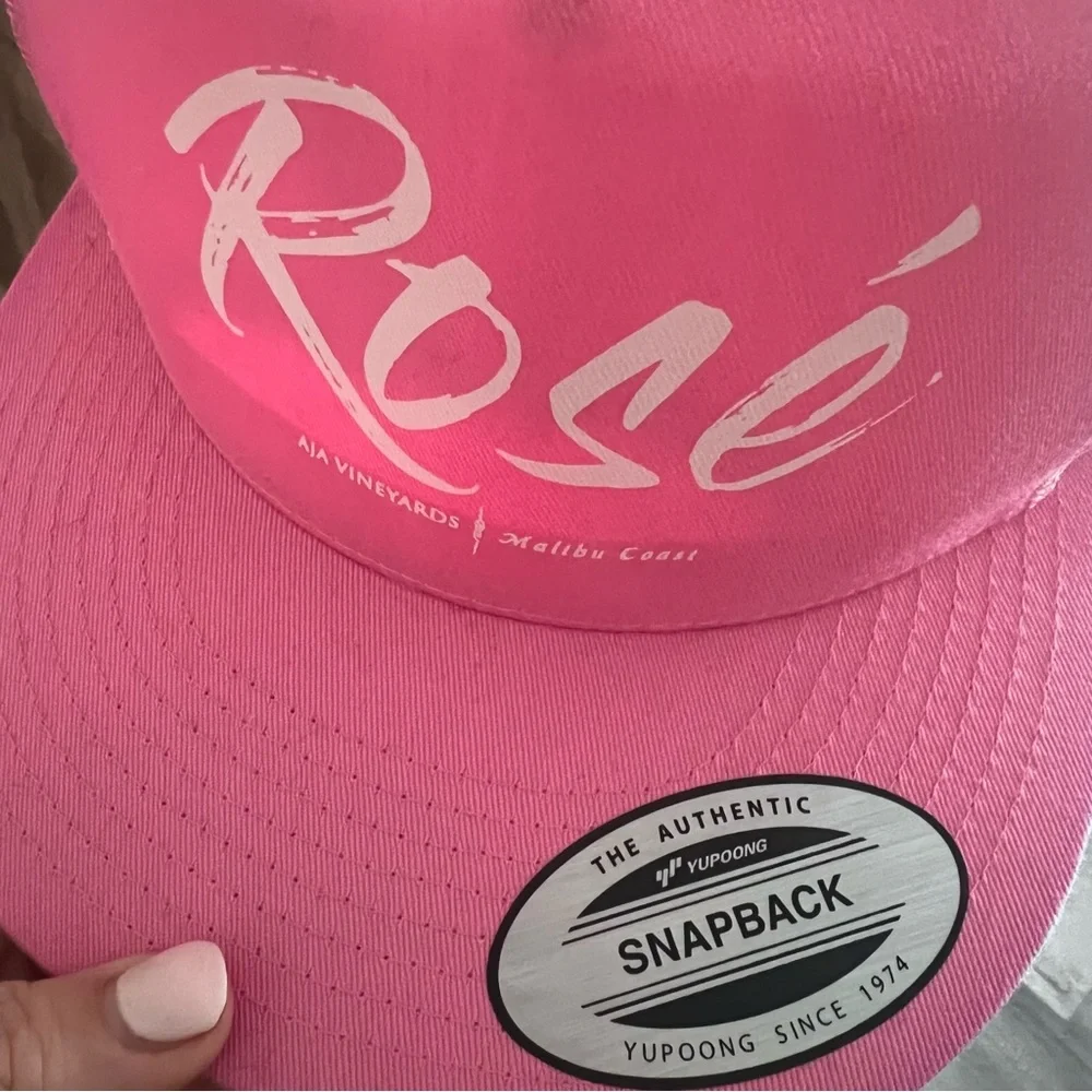 ⭐️ Rosé Snapback Trucker Hat